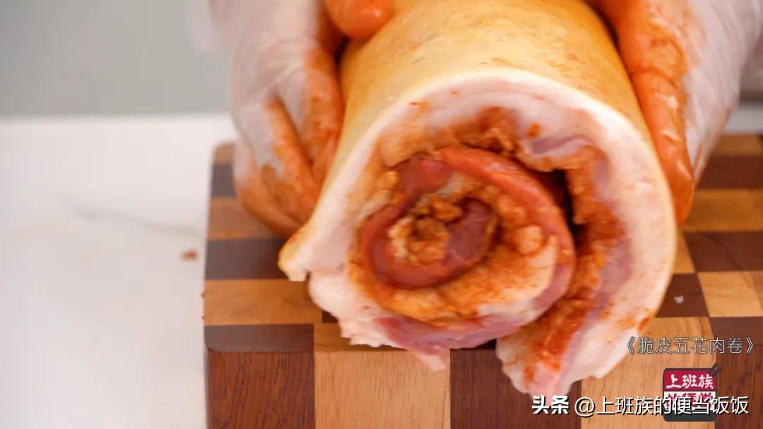 家常版烤肉做法，皮酥肉嫩会爆汁，做法还贼简单