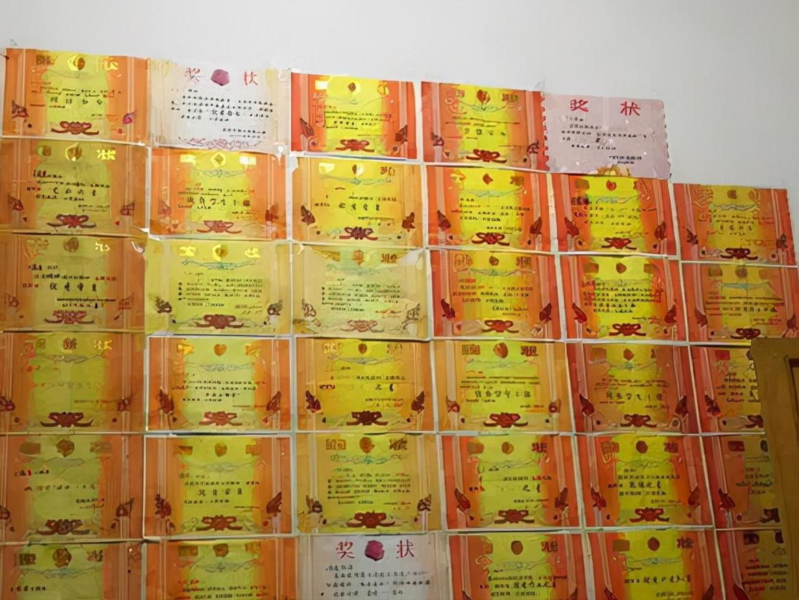 湖北夫妇遗弃残疾女婴后续,湖北弃婴博士亲生父母家庭状况