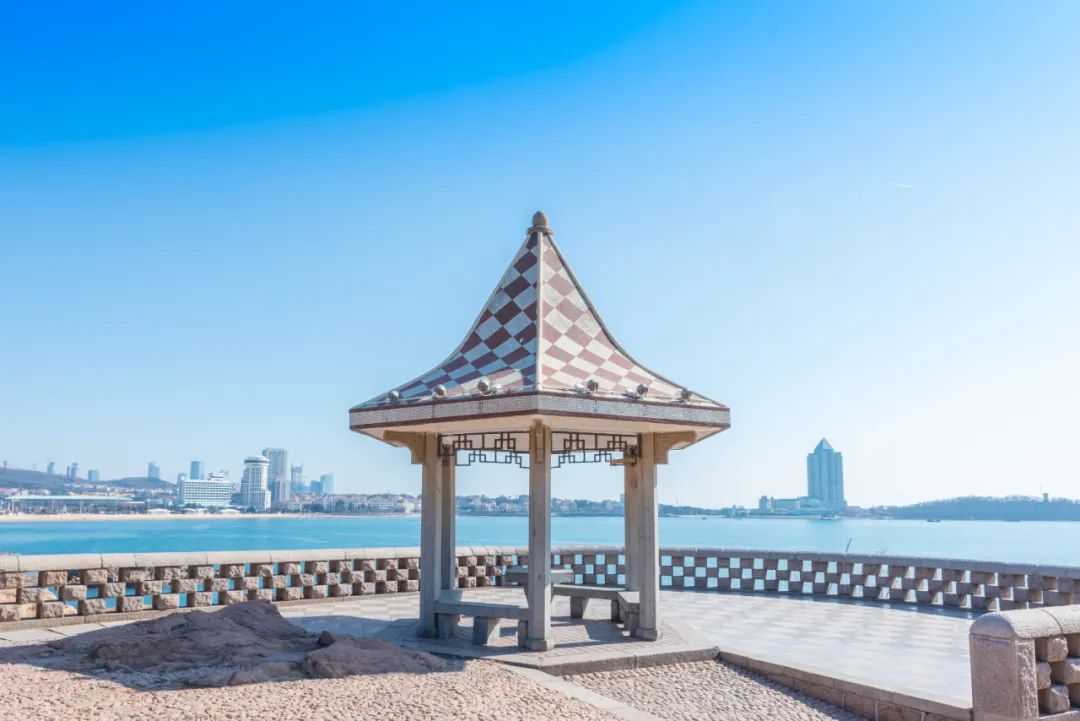 青岛有几个看海的地方,青岛三大海湾值得去吗