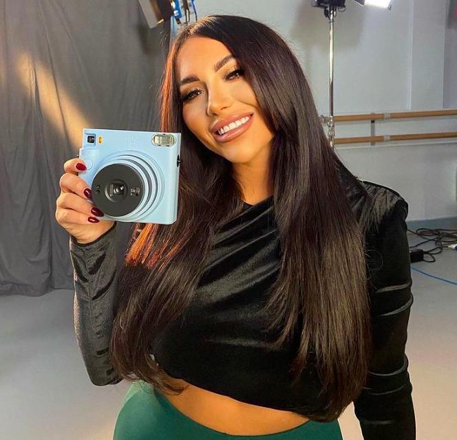 曼城海王再传不忠绯闻!出国度假钓00后女星,正牌女友继续原谅?