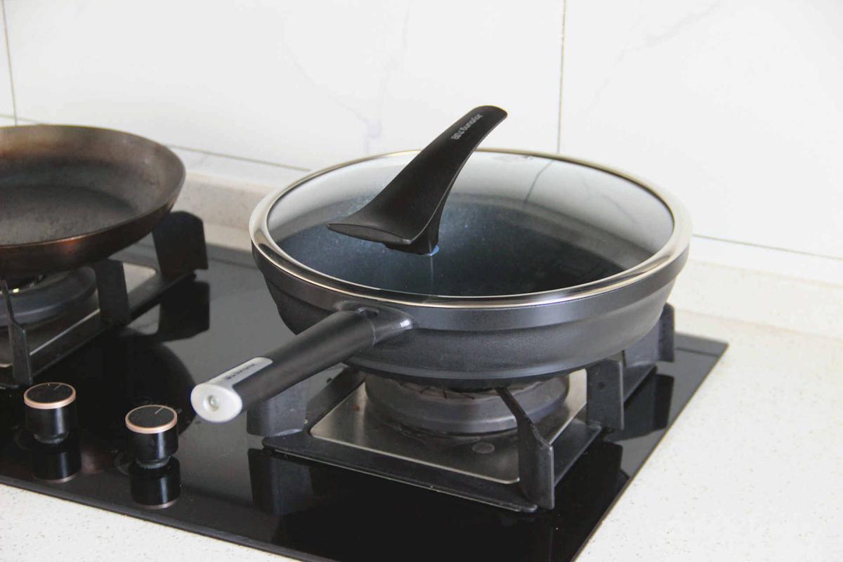 大魔王炒菜锅,九阳大磨王不粘锅二代和苏泊尔