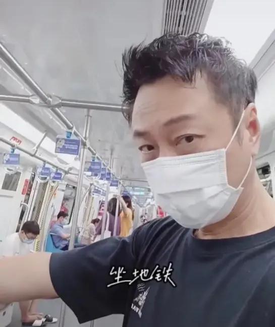 tvb视帝黎耀祥首乘高铁满脸激动,香港tvb视帝黎耀祥