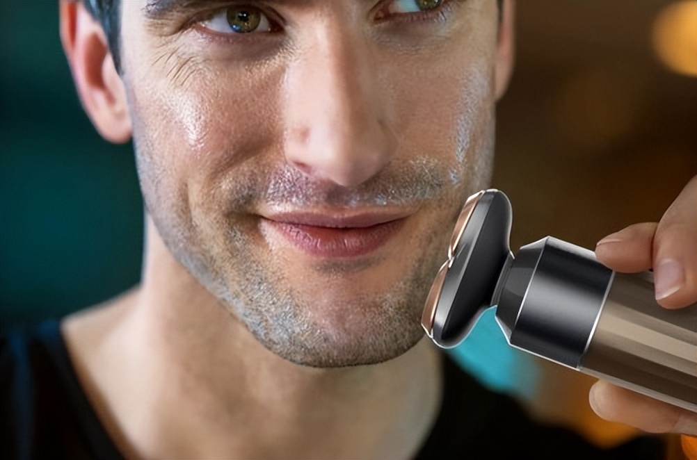 电动剃须刀还是手动剃须刀刮胡子,手动剃须刀和电动剃须刀选哪个