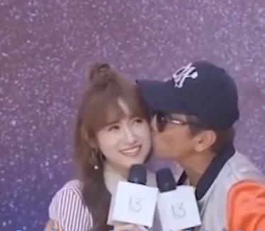 父女“嘴对嘴亲吻”不害臊，以爱的名义满足私欲的行为，该停止了