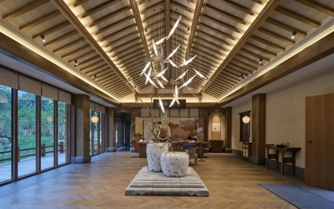 石台聚龙牯牛降酒店品牌定位,牯牛降聚龙大酒店野奢大床房