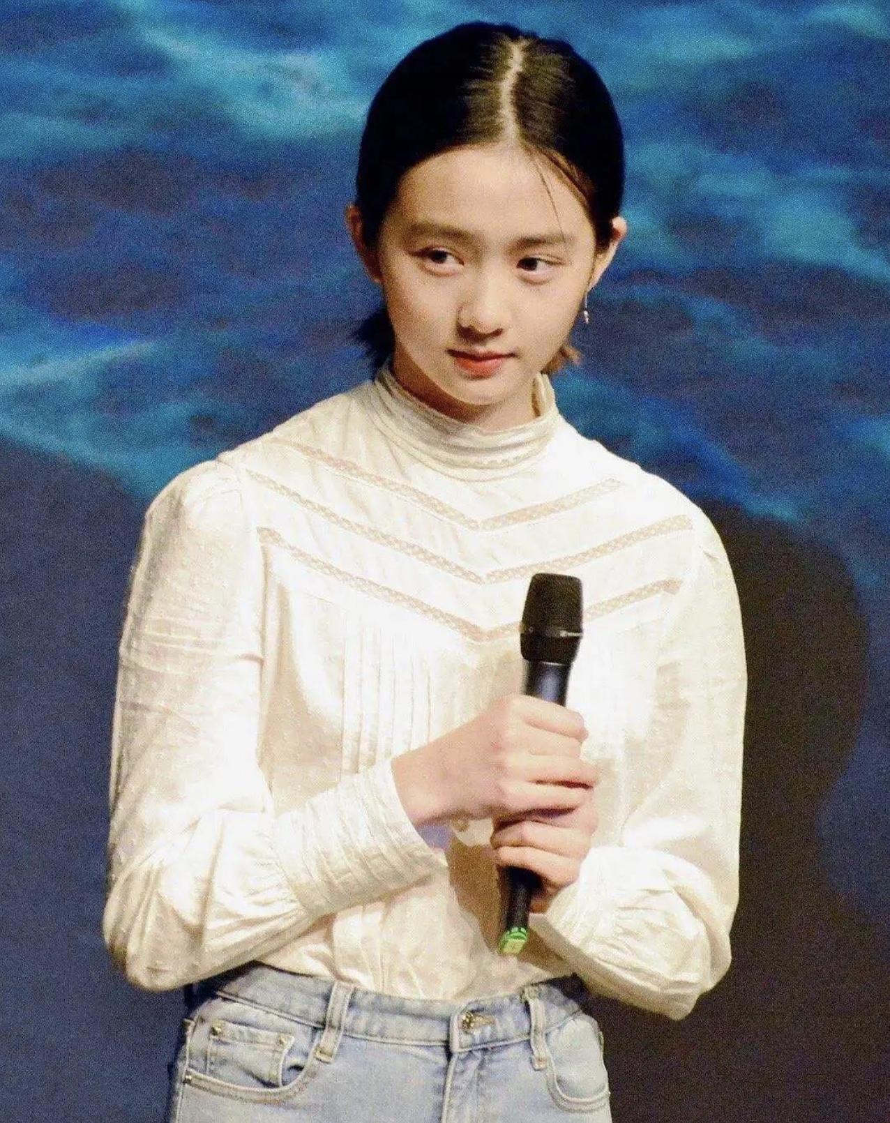 金星吐槽礼服抹胸深v,金星吐槽女明星走红毯捂胸