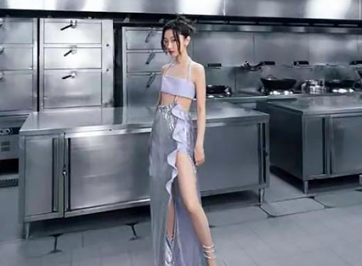 一出道就大方承认整容,出道就被逼着整容