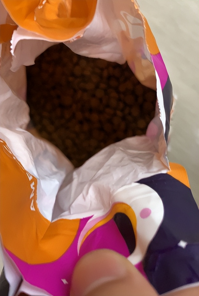 猫粮素力高金装区别,素力高猫粮无标可以买吗