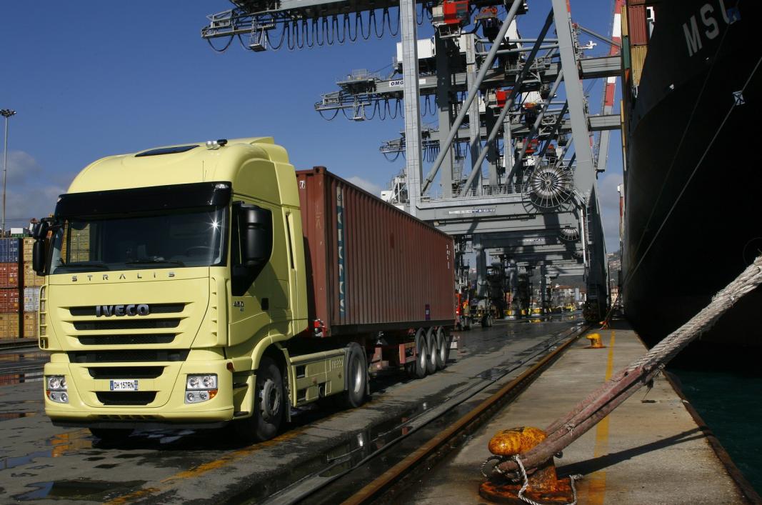 半挂车吃胎原理图,半挂车轮胎吃胎怎么解决