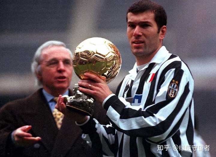 齐达内把足球艺术发挥得淋漓尽致,足球历史十大巨星齐达内