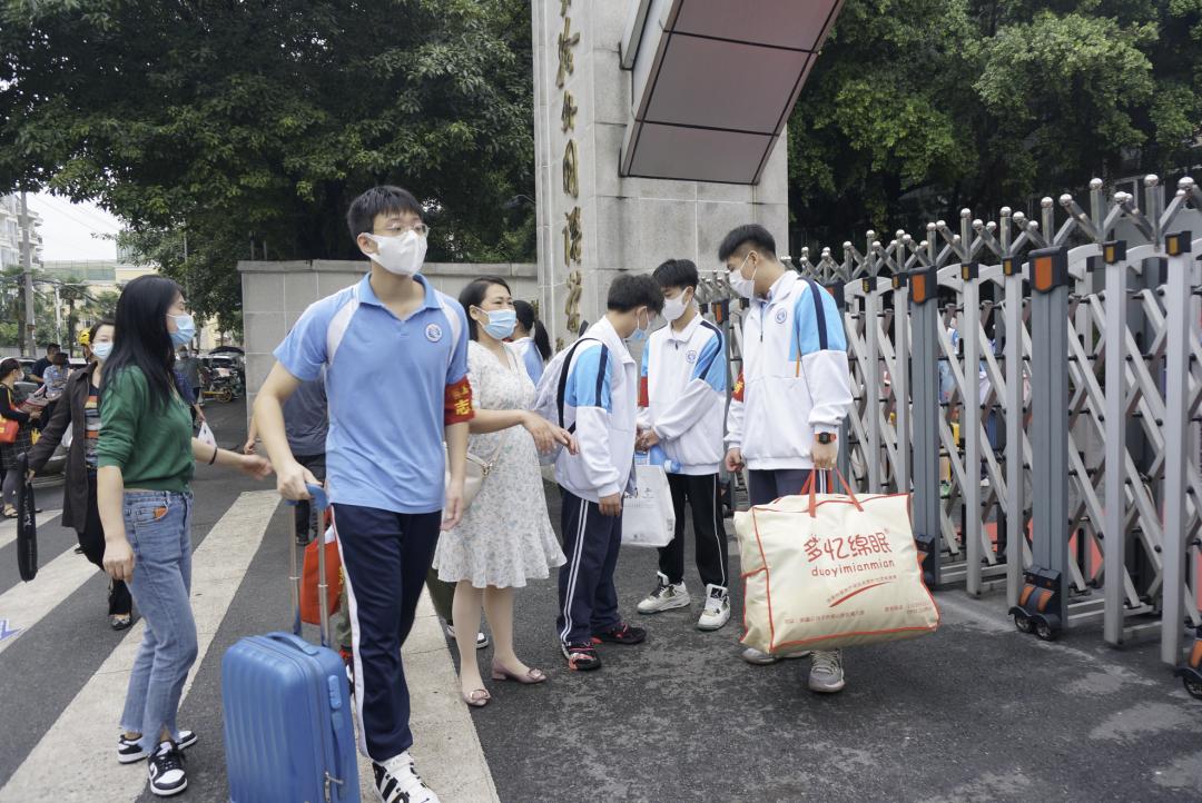 再见了，小盆友——9月19日成都家长成功“解除居家”……