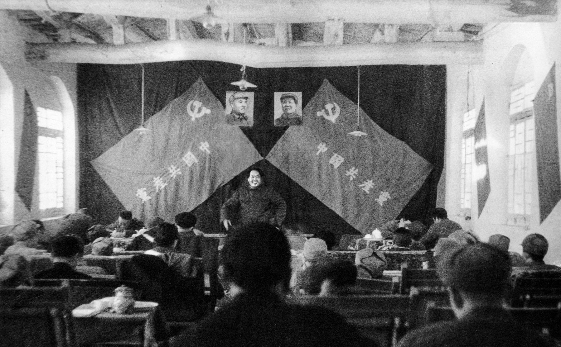 *旗国**方案备选38种，听了张治中的话，毛主席改选“黑马”五星红旗