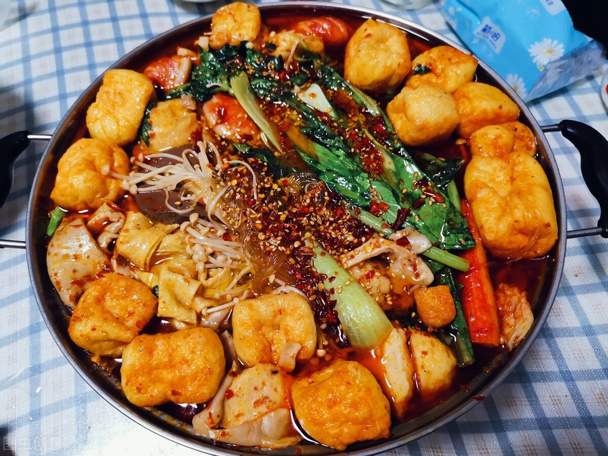 吃麻辣烫一年能赚多少钱,重庆麻辣烫的利润有多少