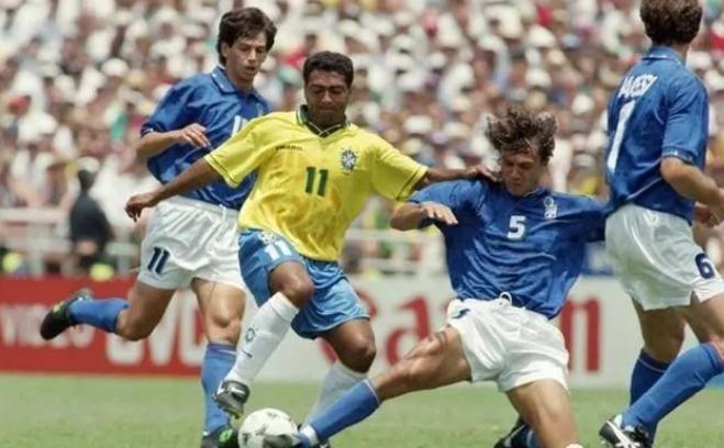 世界足坛史上十大巨星,世界足坛最伟大的十大球星