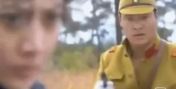 露裤衩引尼姑注意，猪脑导演画风独特！