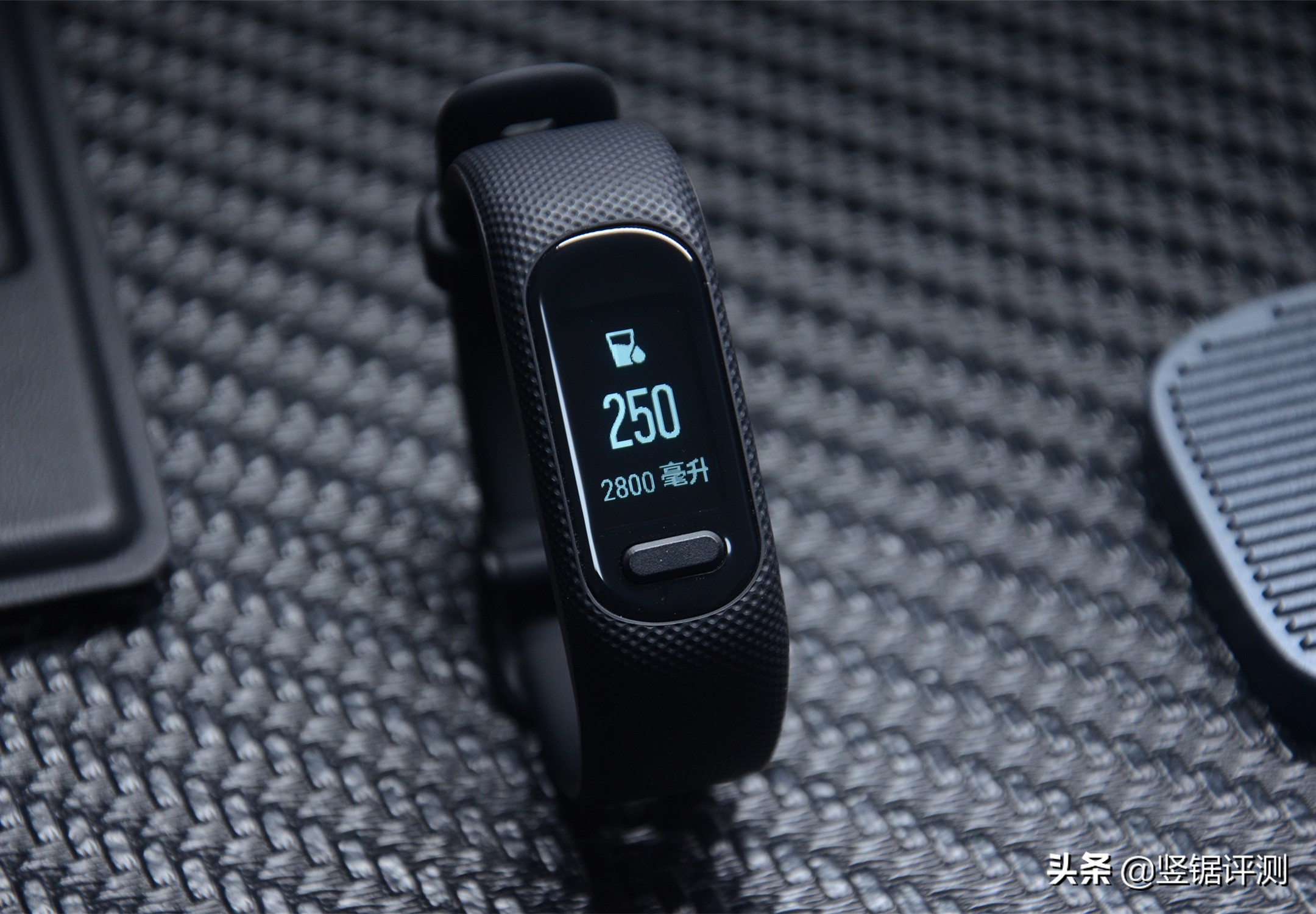 佳明手环4和5哪款好,garmin佳明vivosmart运动手环