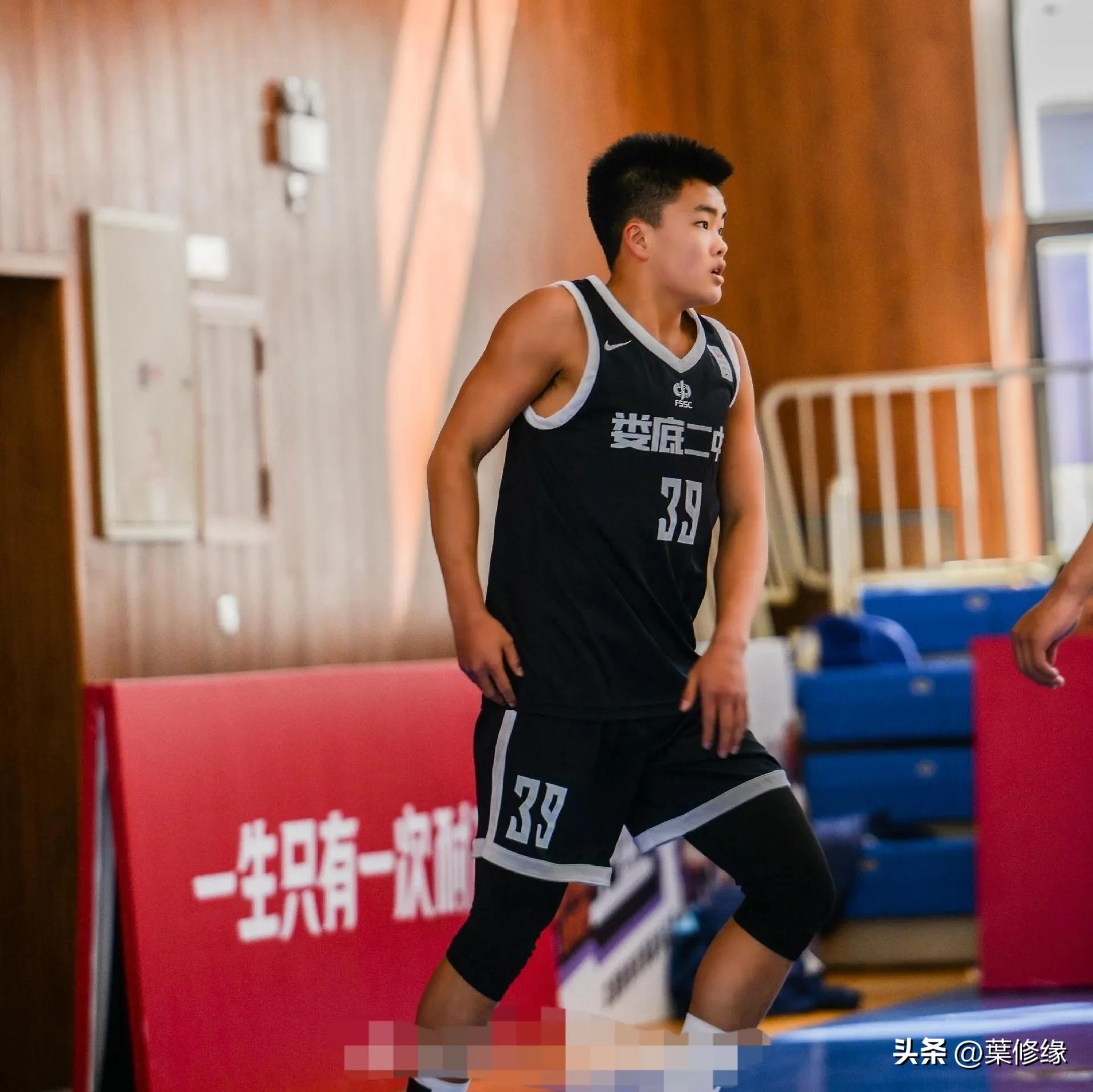 刘振宇顺利过线，身高仅有1米75的小后卫圆梦厦大