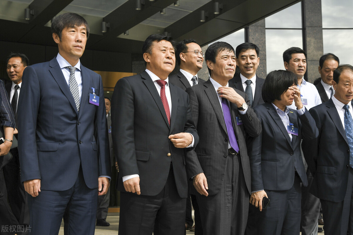 藏不住了！人民日报暗示足坛大老虎，李璇爆料，2大特征指向明显