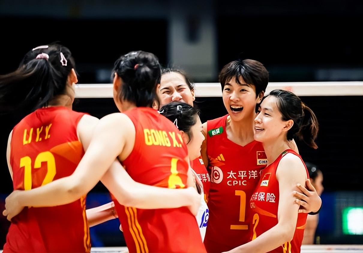 女排对阵荷兰王梦洁救球,中国女排3比0阿根廷女排王梦洁