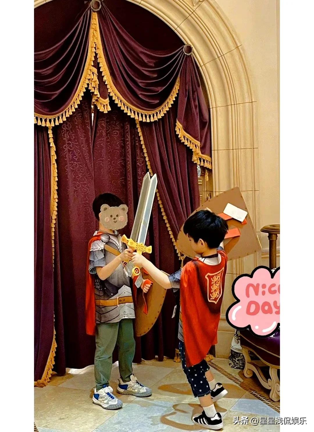 陈妍希带儿子去迪士尼,陈妍希机场带儿子