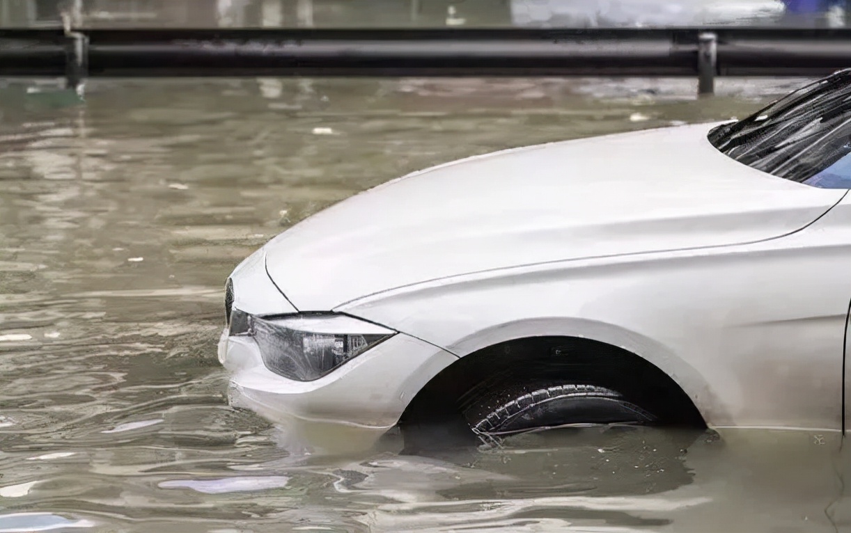 刚买的新车车漆有锈迹怎么处理,新车底盘有锈迹正常吗