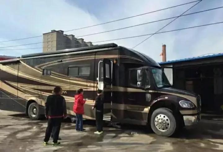 明星在横店拍戏是住酒店还是房车,在横店为什么遇不到明星