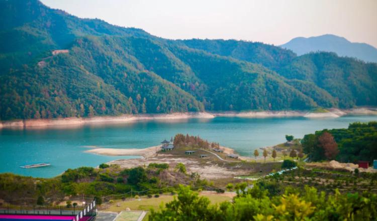 幕天席地位置,幕天席地