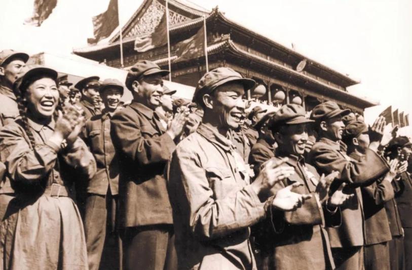 从华北电专师生为开国大典提供技术保障，到通信工程学院方队接受检阅，西电一直是我军通信人才培养的摇篮！