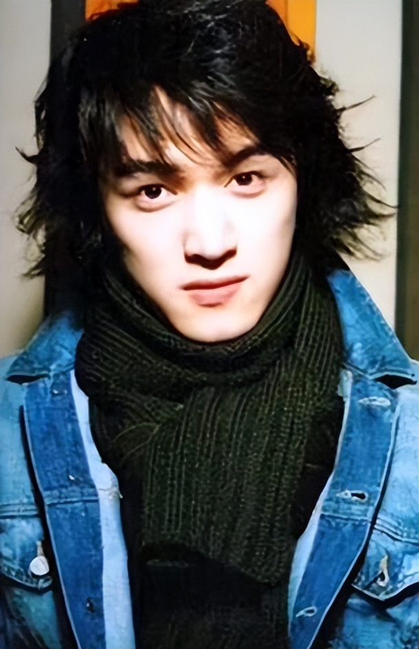 若能把胡歌从神坛上拉下来，那必然是极好的