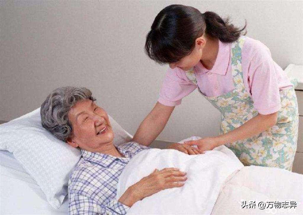 婆婆意外摔倒导致大腿骨骨折,婆婆腿骨折受罪了