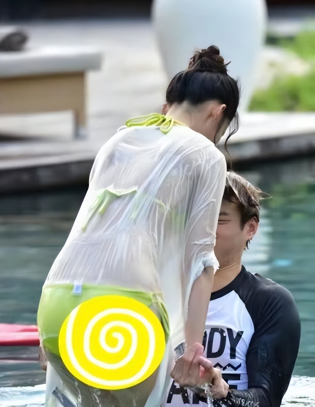 假戏真做，娱乐圈的“灯下黑”，让多少女演员有苦难言？