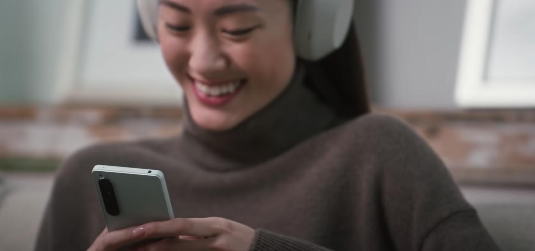 索尼头戴式降噪耳机wh-1000xm5,苹果耳机airpodspro2和索尼wh-1000xm5