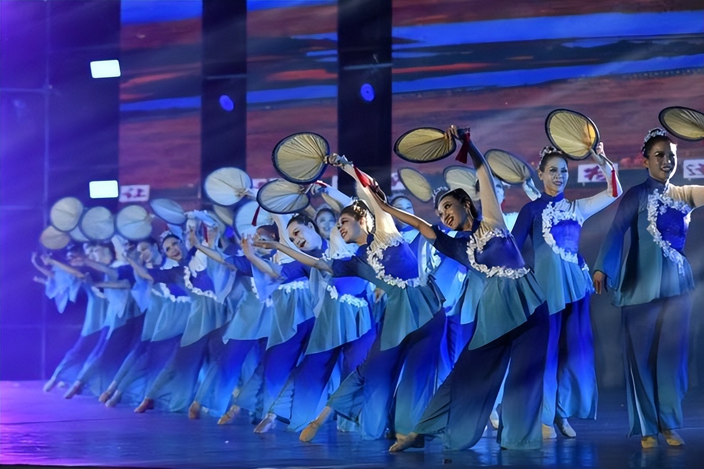 全国广场舞大赛河南代表队,全国广场舞北京集中展演圆满举行