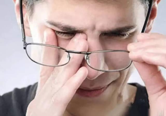 左眼皮或右眼皮跳有什么预兆,左眼皮上眼皮跳是好运还是厄运