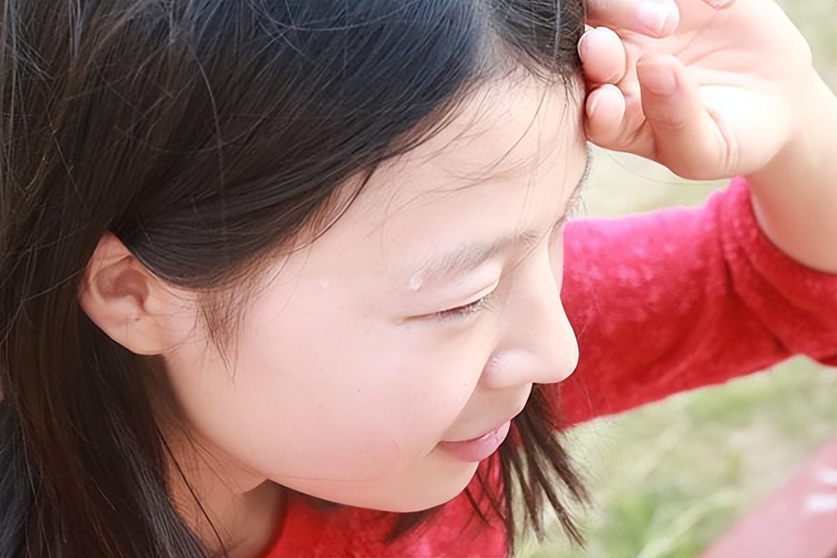 中医背上老出汗是怎么回事,动不动就出汗中医教你健脾燥湿