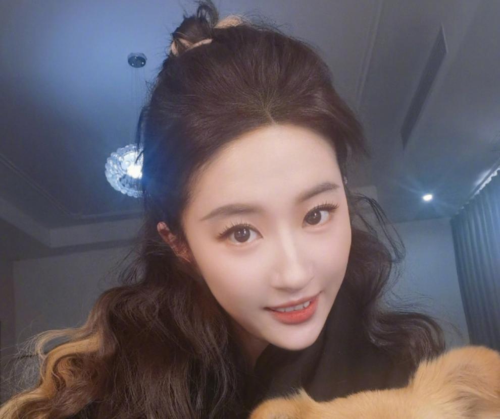 明星嘴唇薄怎么改善的,明星嘴唇变薄对比