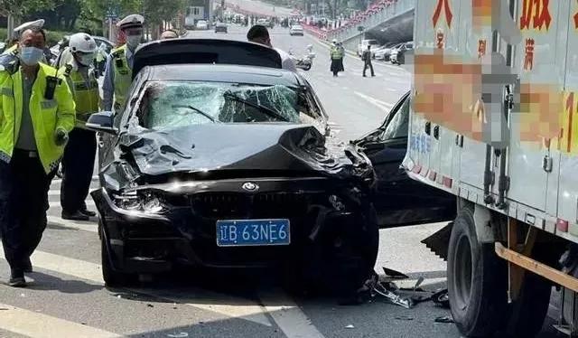 成本75元的羽绒服标价1598元,成本75元羽绒服卖1598元