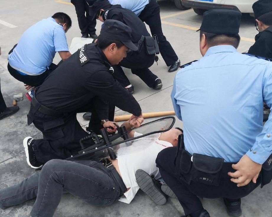 私自粘贴广告触犯什么法律,私自印发小广告犯法吗