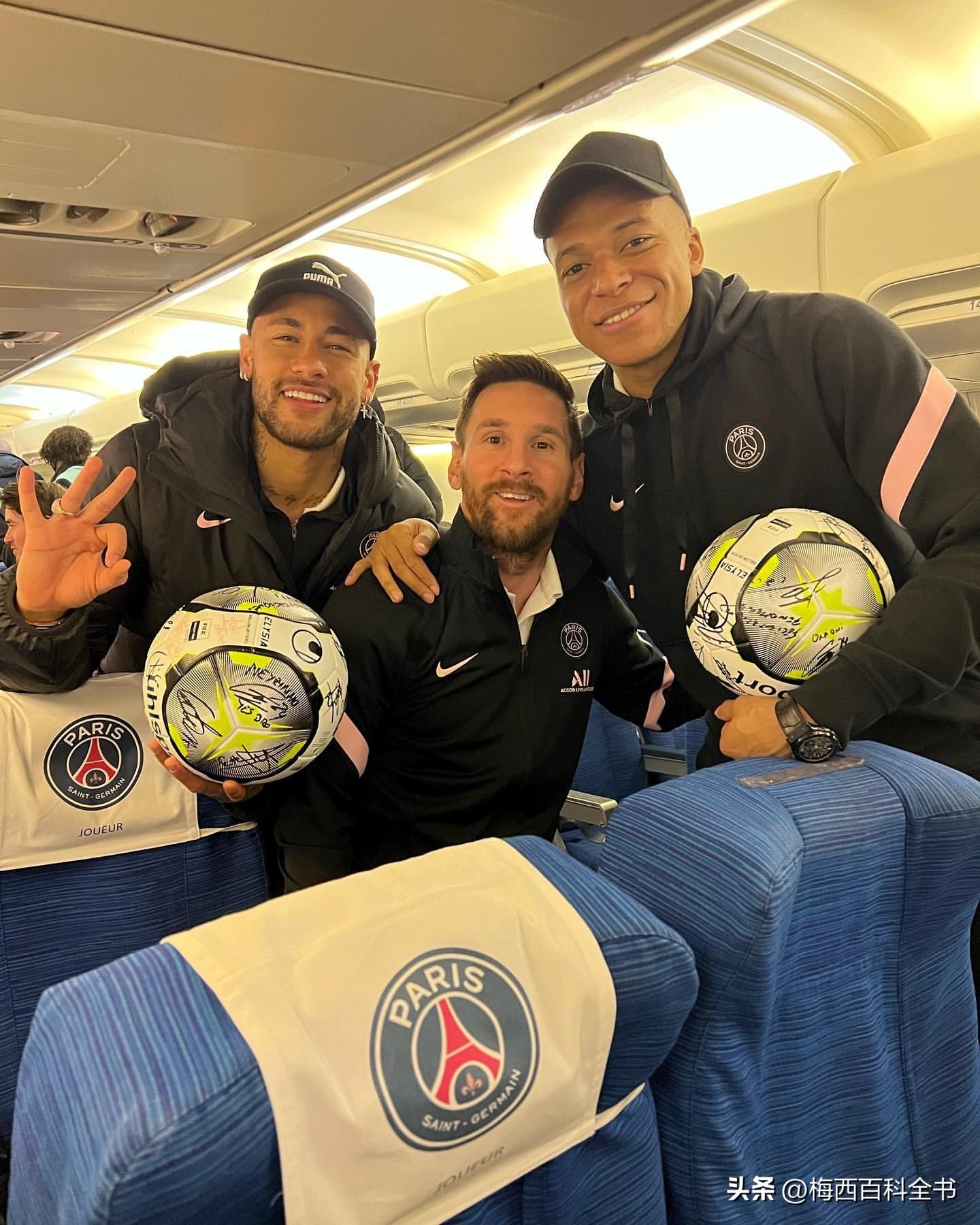 梅西和内马尔庆祝忽略姆巴佩,梅西内马尔在姆巴佩身后拥抱