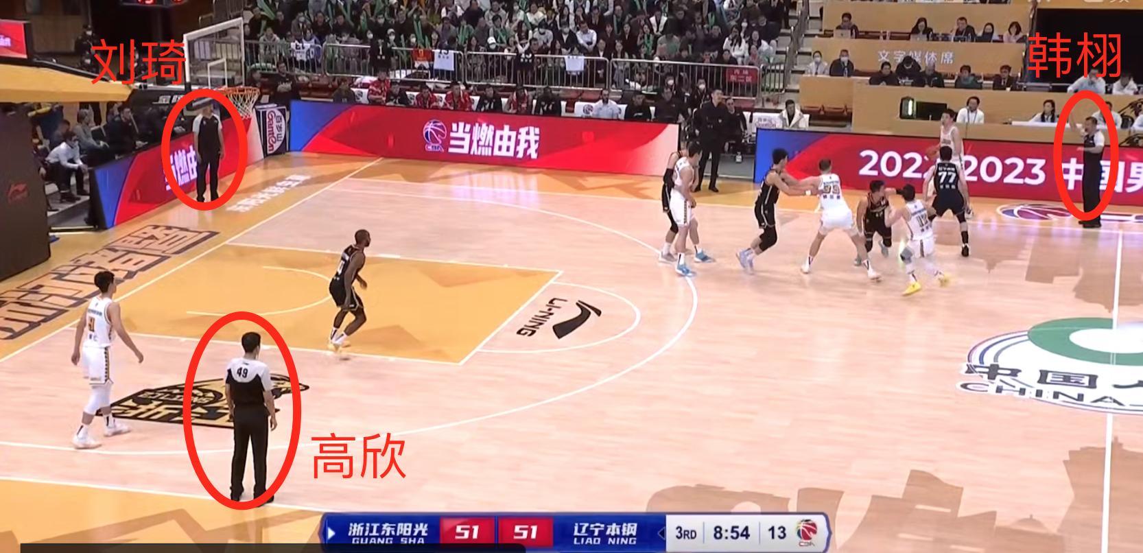 孙铭徽被亚当斯戏耍慢动作回放,孙铭徽采访谈暴脾气