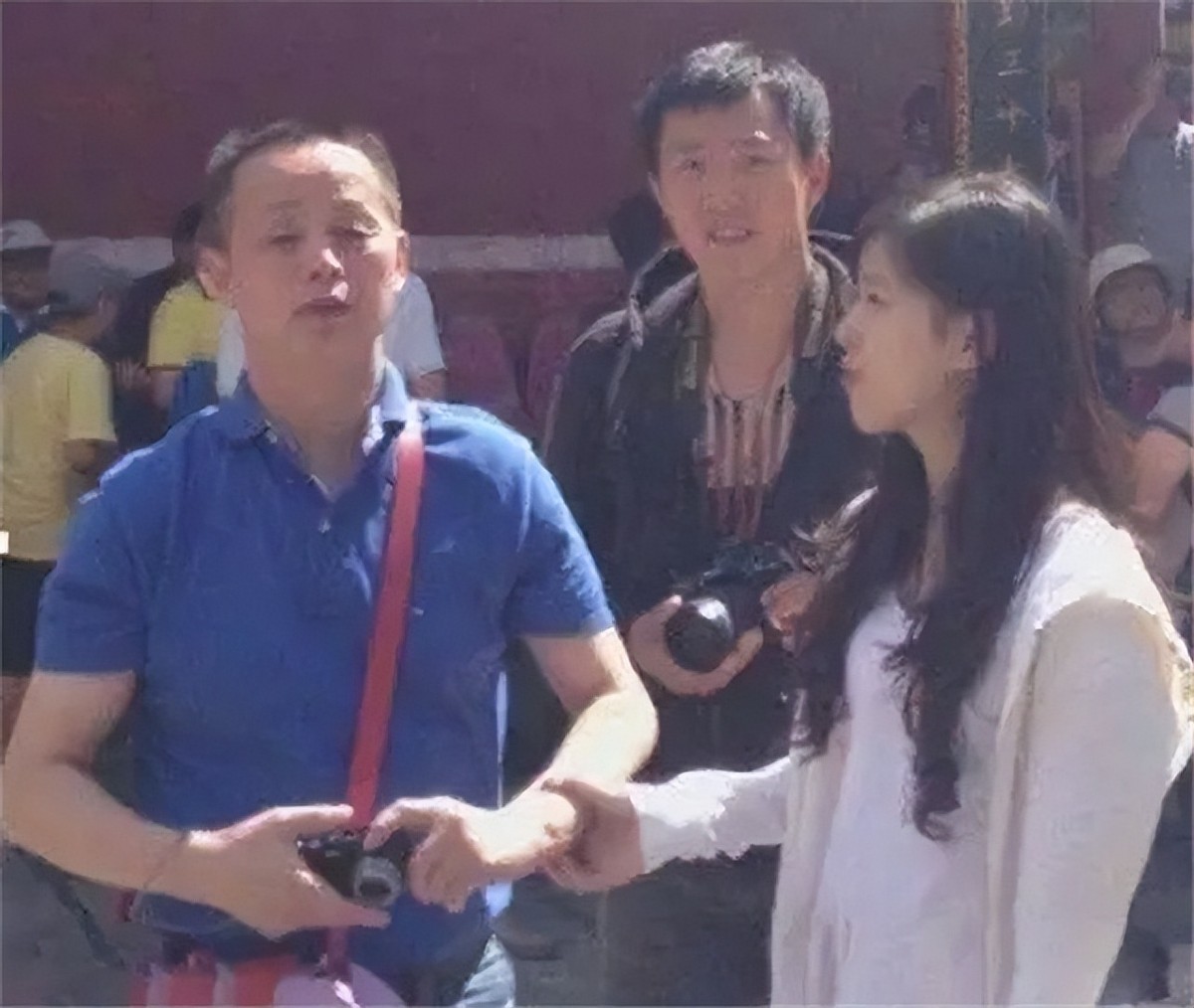 章泽天的丈夫刘强东是谁,章泽天父亲章丽厚