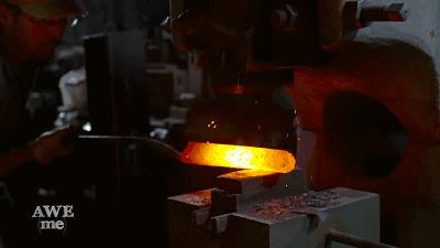 你以为男人都看小姐姐？不！锻刀、钓鱼、巴铁重工才是我们最爱