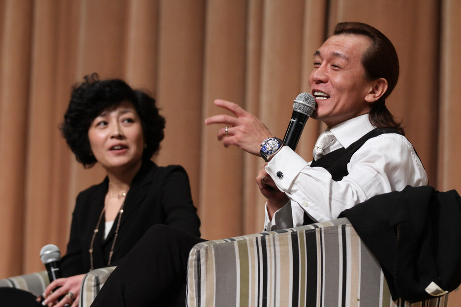 李咏离世4年，再看哈文的状况，才明白嫁给李咏是最好的选择