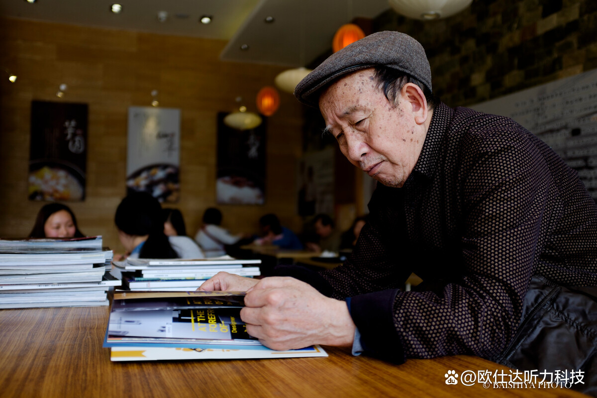 深耳道式助听器戴着堵吗,助听器堵耳效应有什么症状