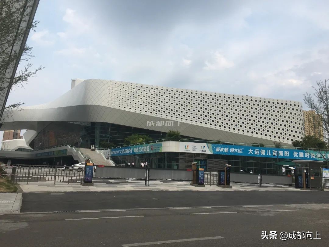 被吹爆的成都国际城南，居然没有拿得出手的体育场馆？