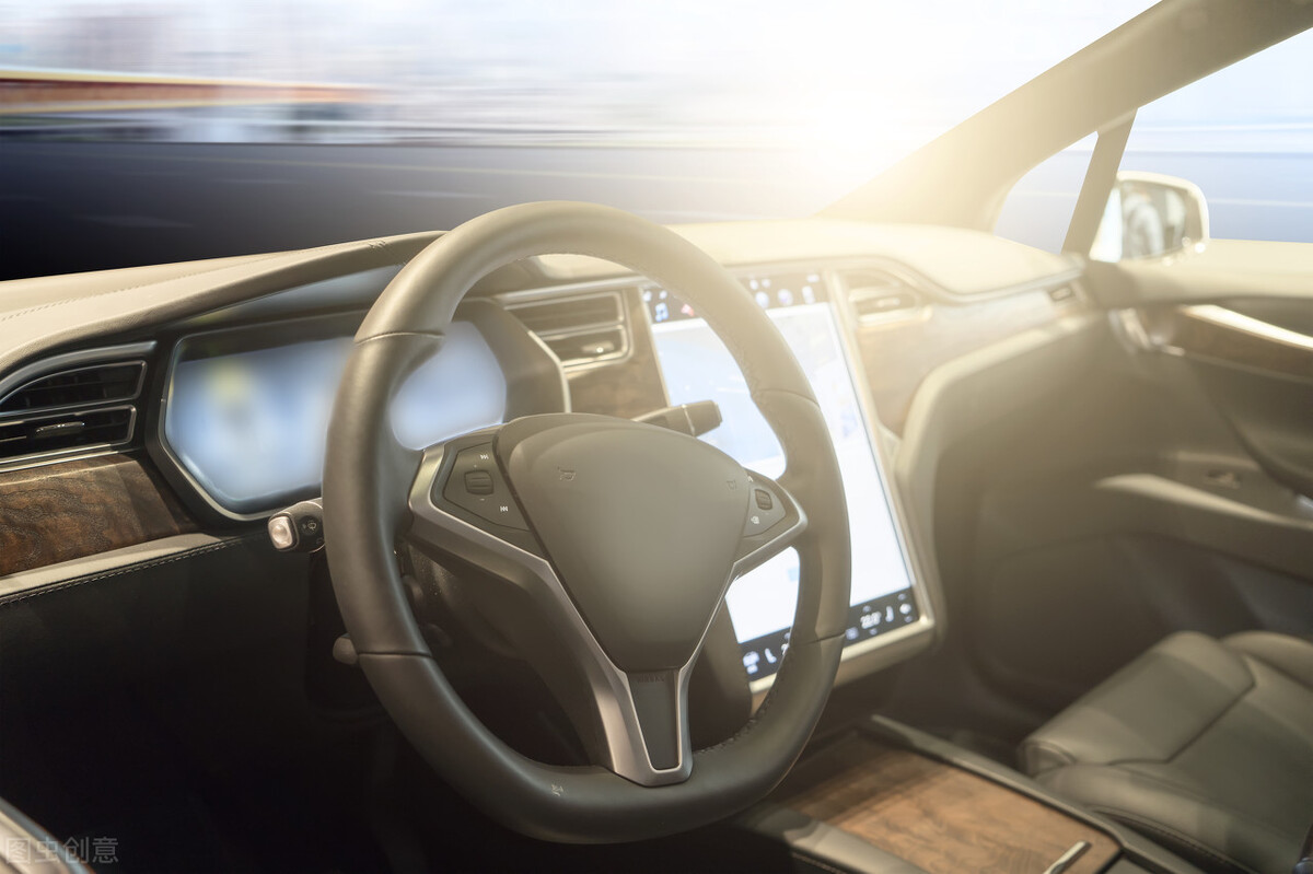 租豪车撞坏被索赔,浙江男子租豪车被撞