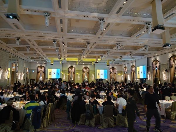 张震参加晚会,张震典礼