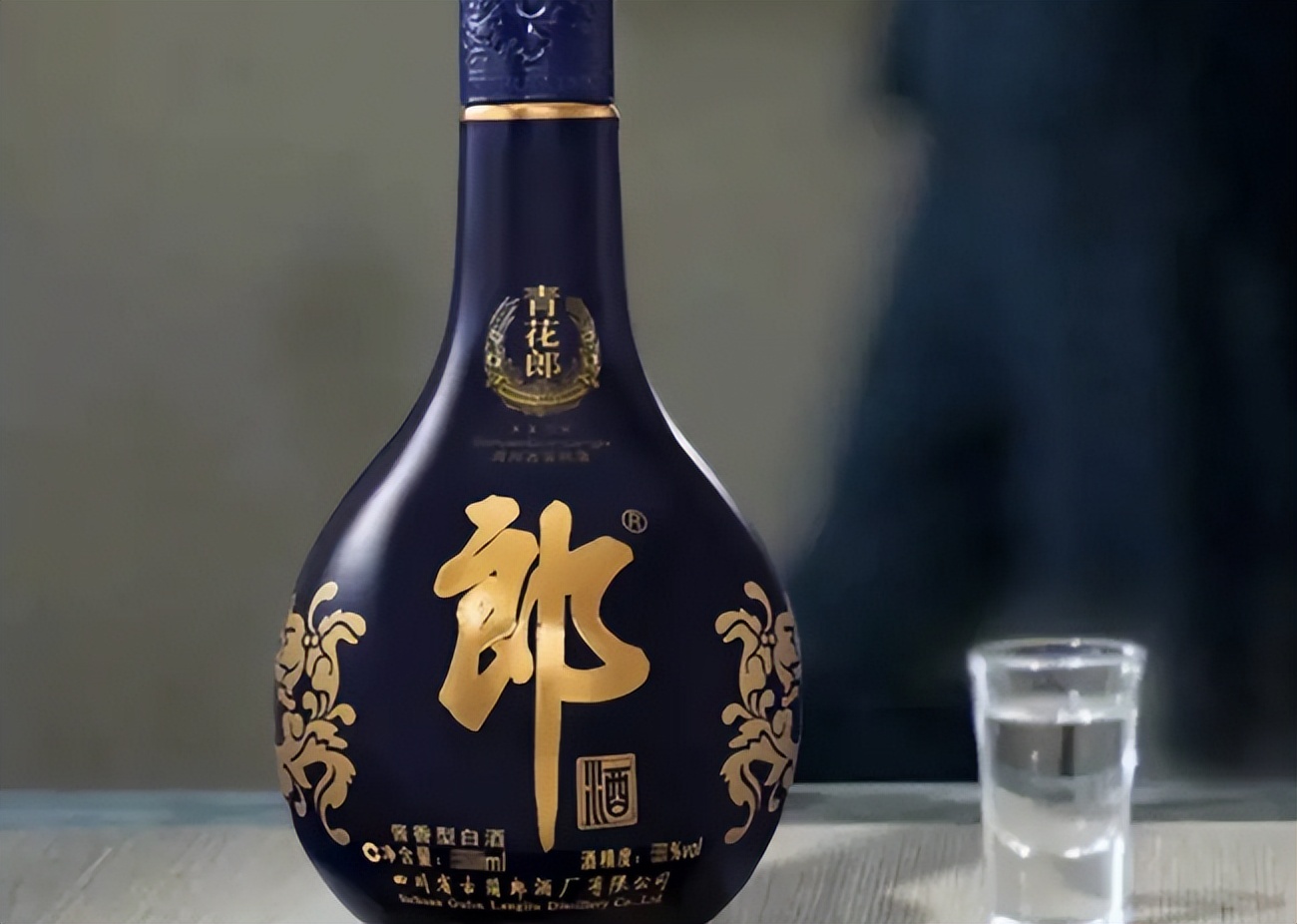 喝酒的时候为什么要干杯,为什么喝酒前要先碰一下杯子