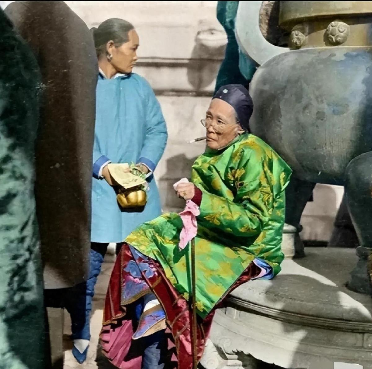 【晚清*楼青**秘影】媚态撩人，丰乳肥臀，女子风姿再现！