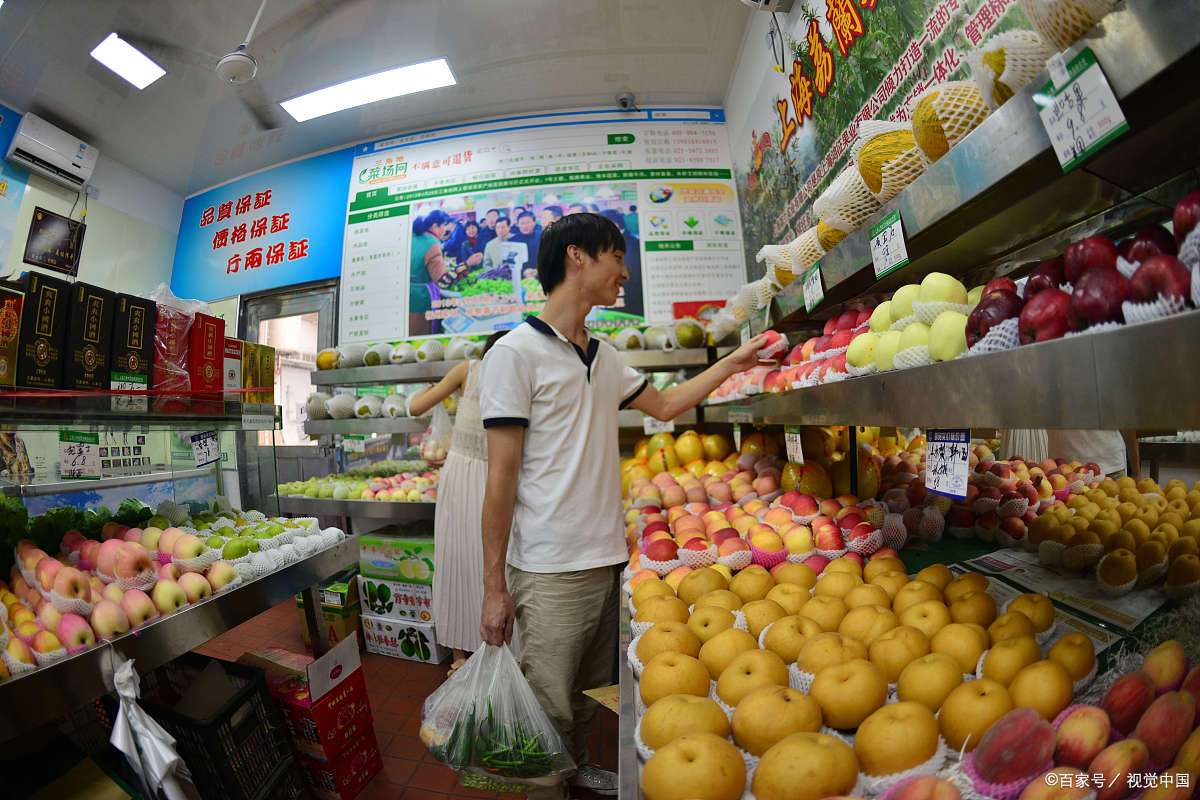 在学校周边开水果店如何盈利,一家水果店一年盈利多少